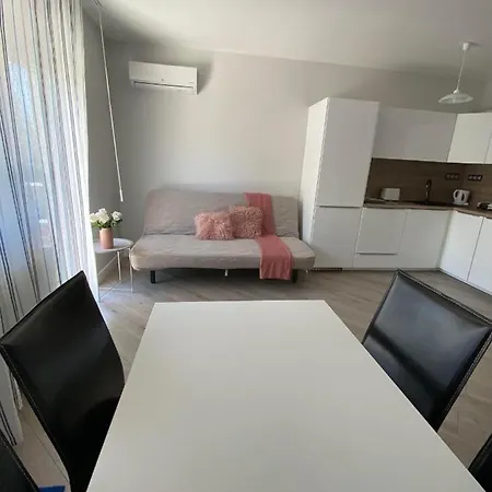 Apartman Aida *