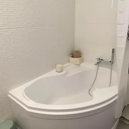 Apartment Aida *